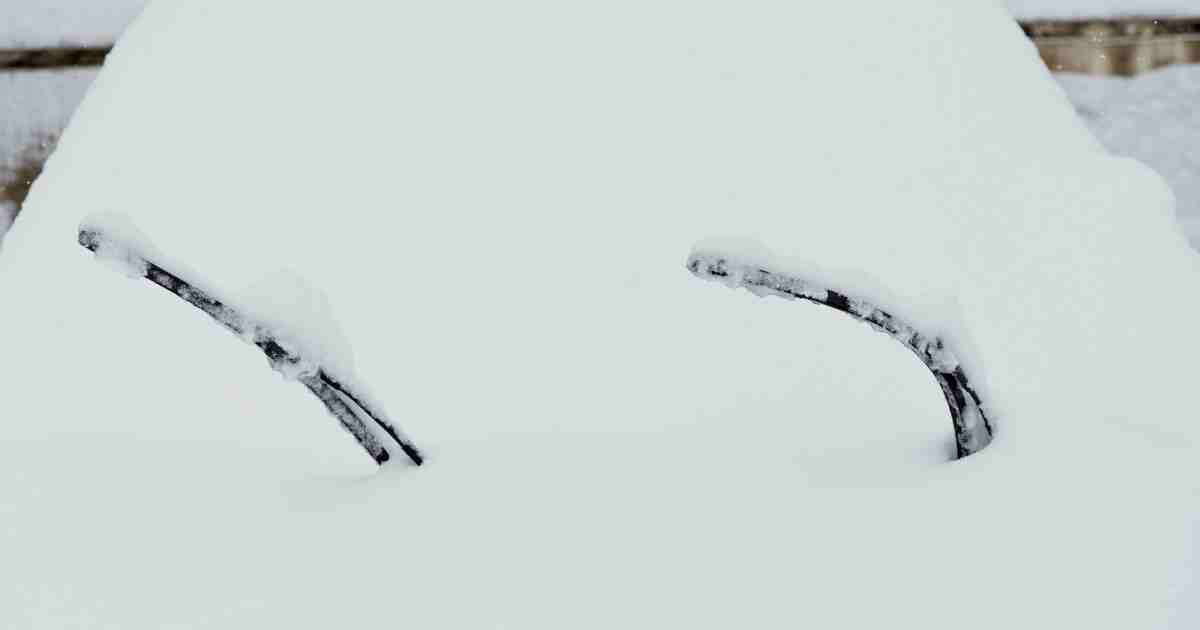 Windshield wipers in snow